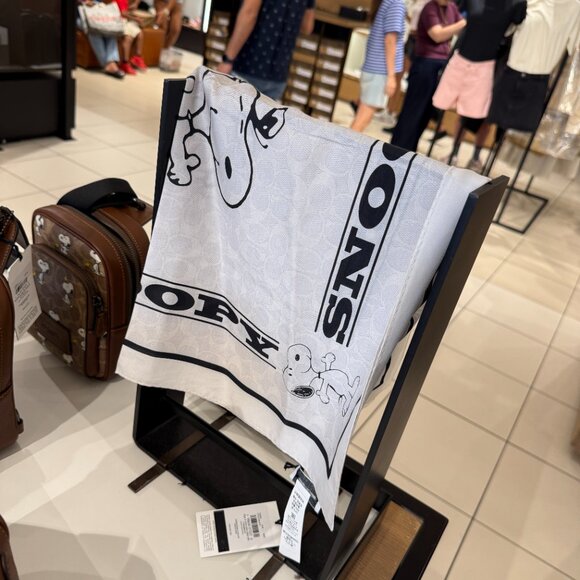 Last 2‼️Coach x Peanuts Signature Snoopy Print Bandana CBS39 - Picture 1 of 16